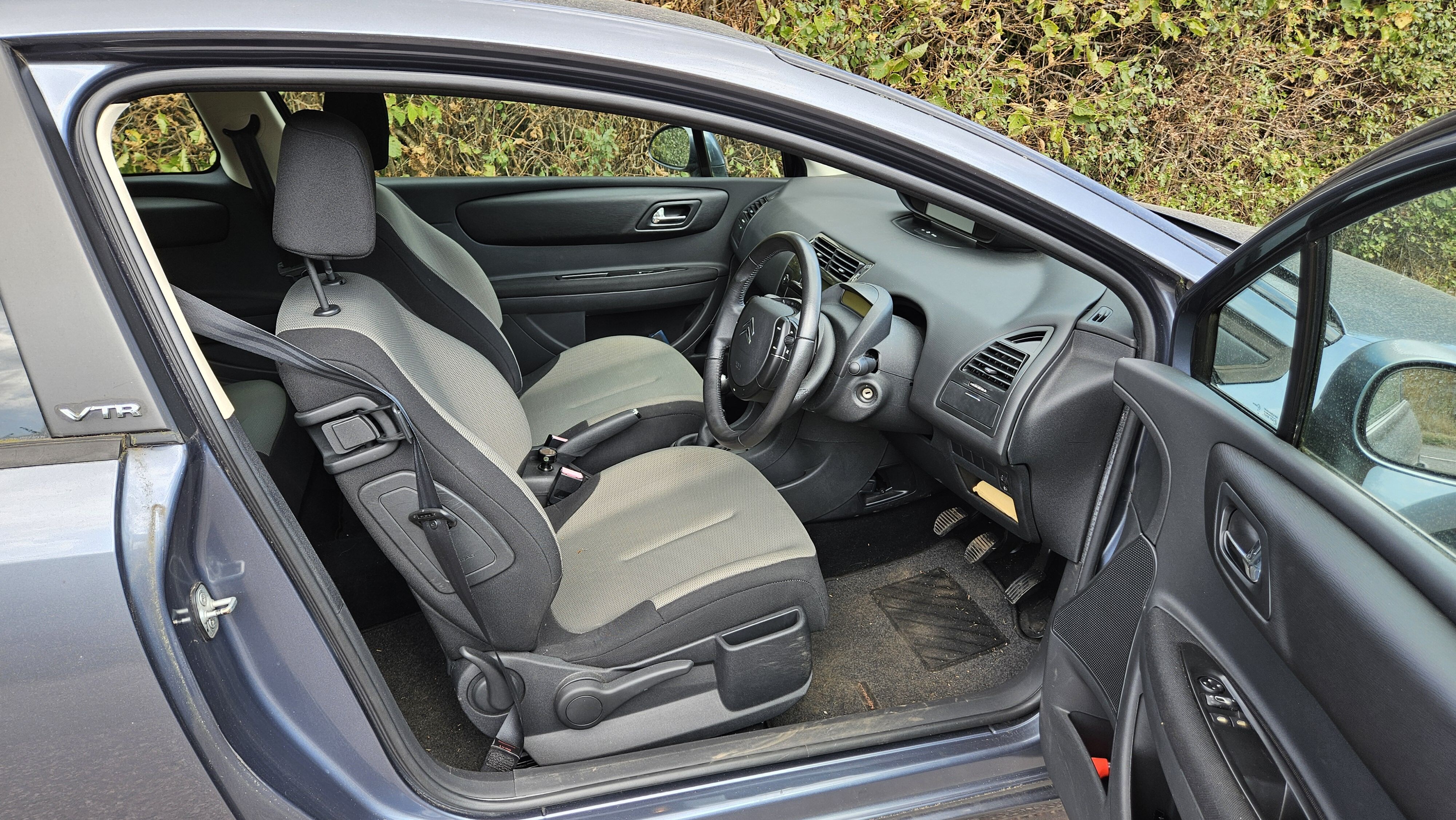 Car Photo 7