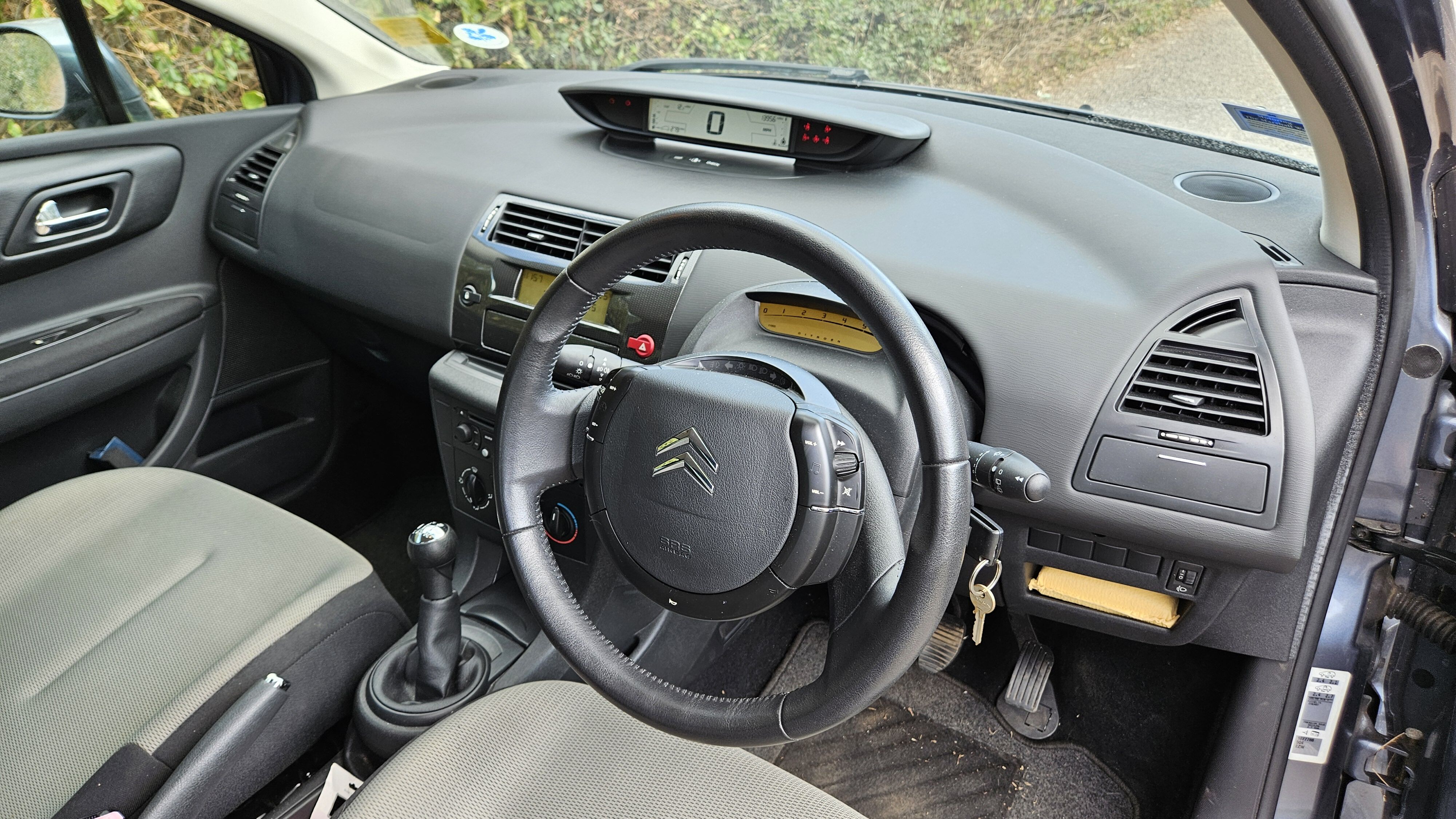 Car Photo 8